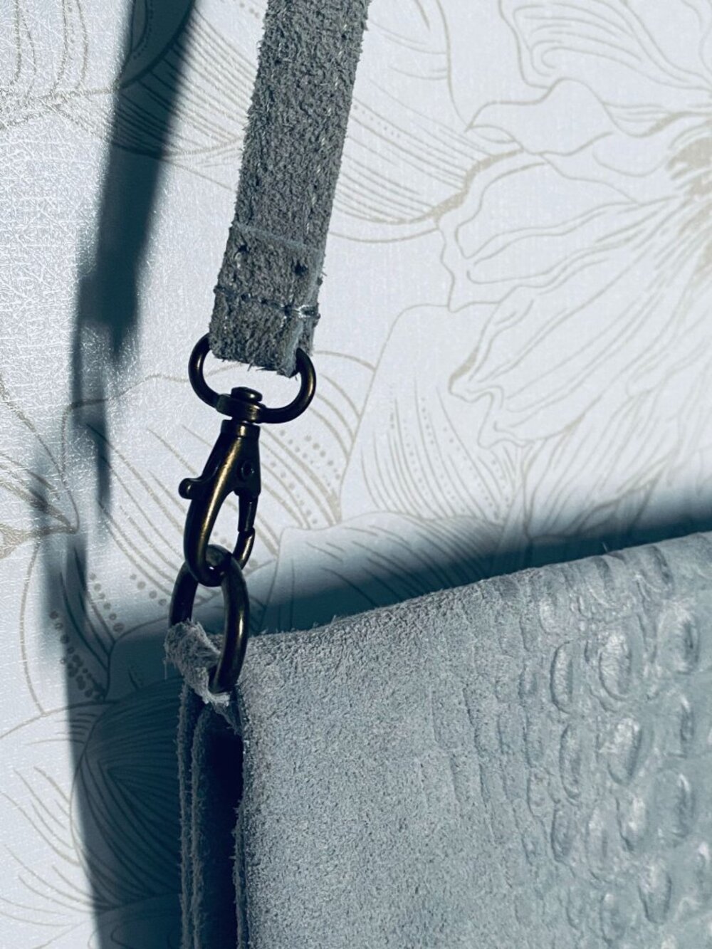 Artisan Made In Italy Crocodile Embossed Gray Suede Foldover Crossbody Clutch Wi - Picture 2 of 11